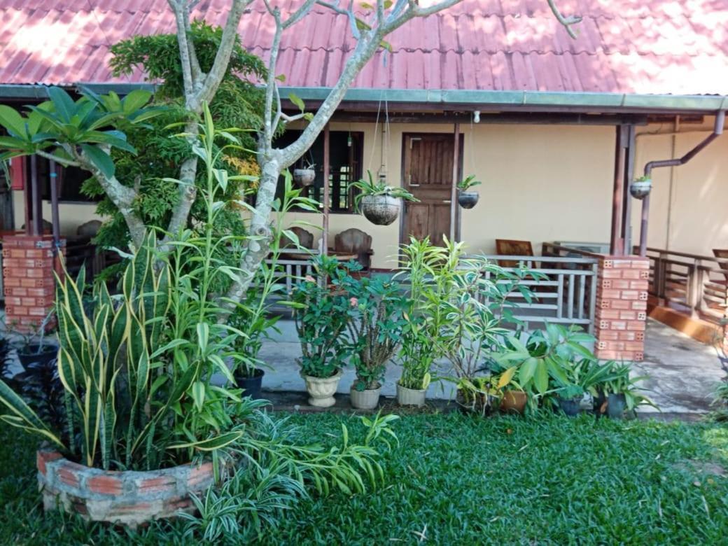 Anouxa Riverview Guesthouse Champasak Exterior photo